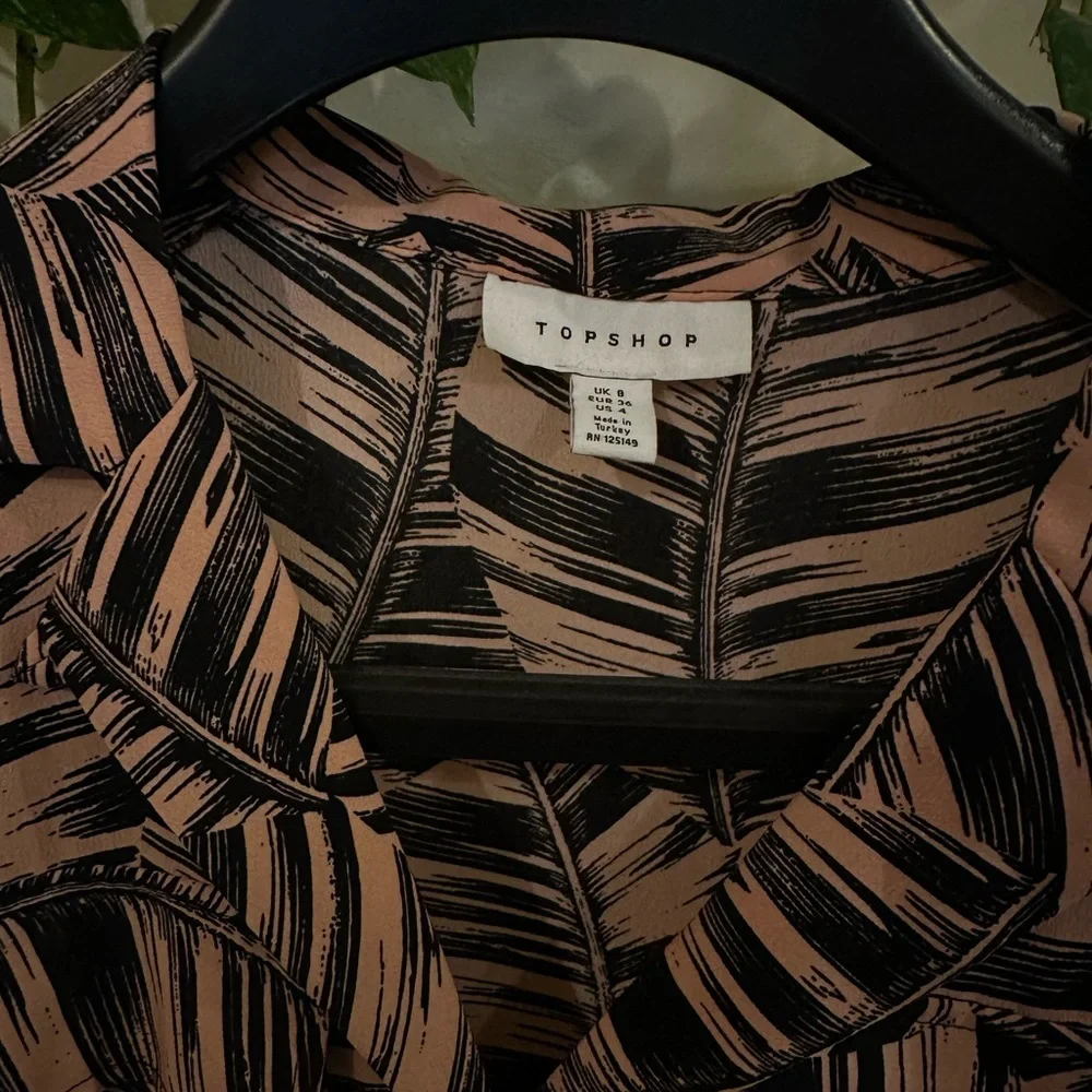 Topshop tropical button up tee - Picture 2 of 2